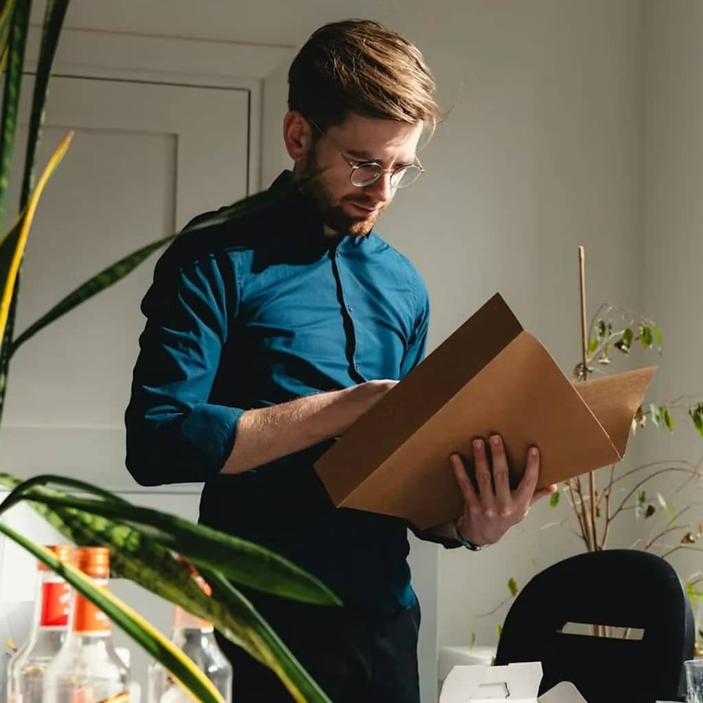 Meshnex-Page-Readingman